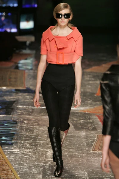 Look 10